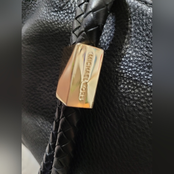 MICHEAL KORS CROSSBODY - Picture 7 of 9